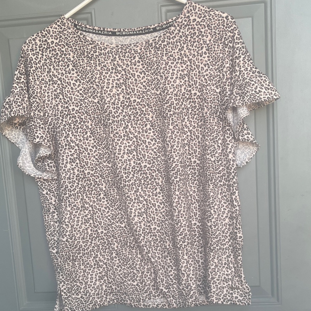 BCBGMAXAZRIA women’s medium leopard shirt, ruffle cute sleeves